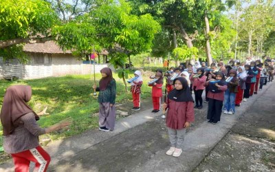 Matangkan Persiapan, Drumband MIN 11 Gunungkidul Berlatih Keliling Dusun